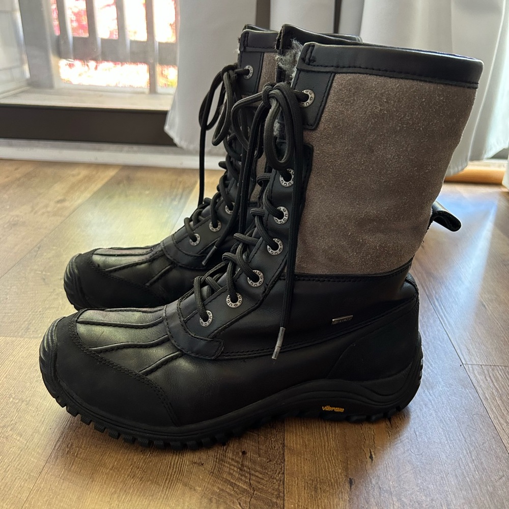 Ugg Women’s Black and Gray Lace-Up Adirondack waterproof warm winter Boot size 9